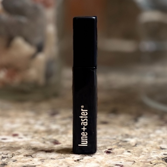 5 for $15 🦋 LUNE+ASTER | Stratosphere Volumizing Mascara - Picture 3 of 5